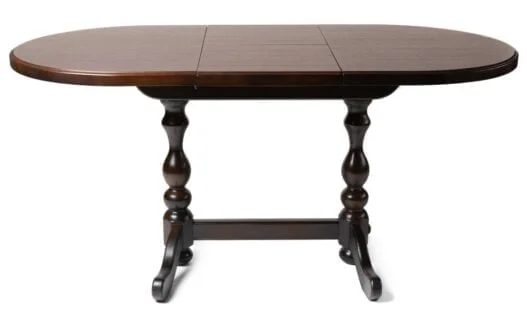 Klassisk ovalt spisebord med udtræk